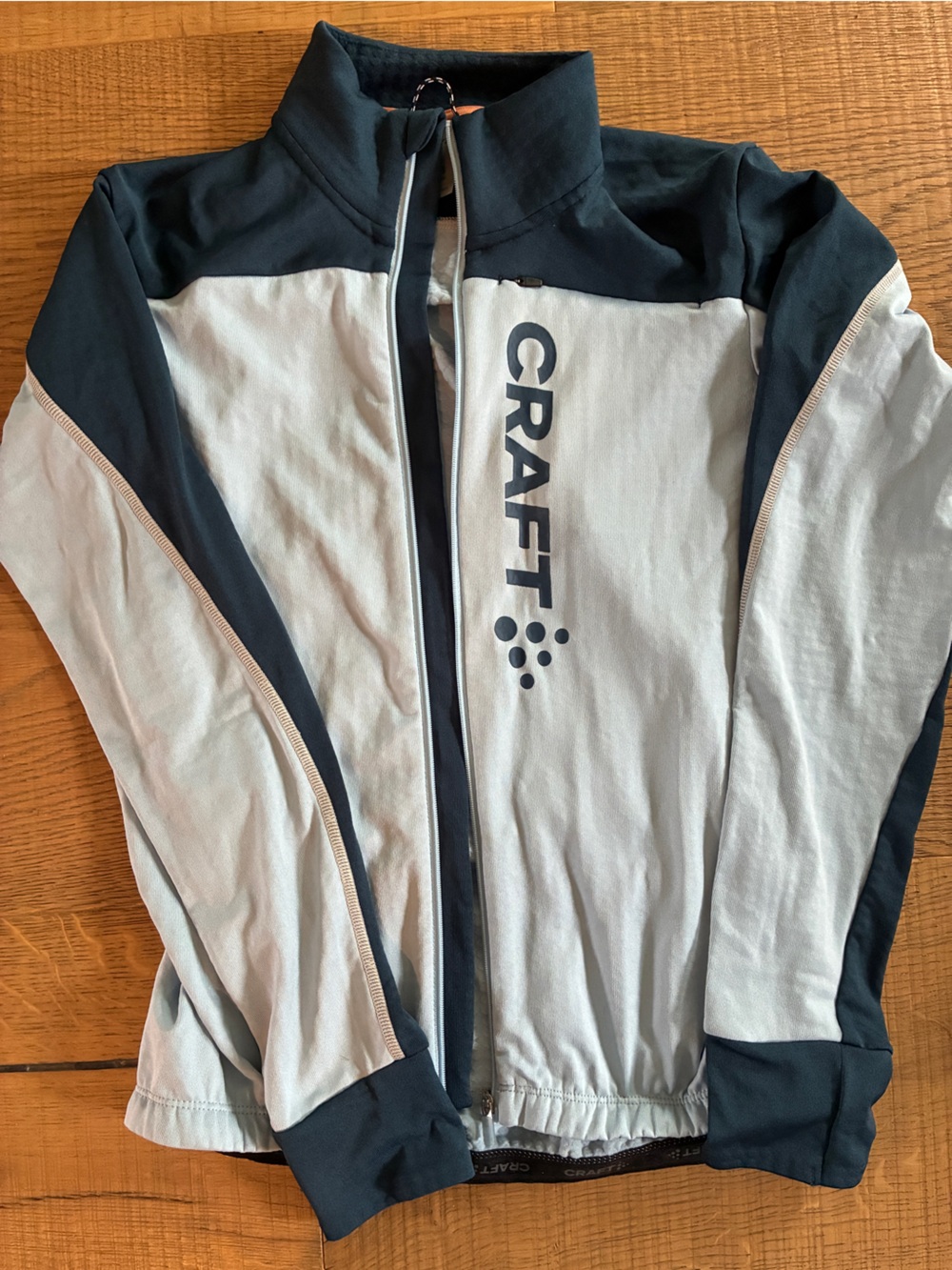 New- never worn women’s Craft cycling jacket, small
Biking, Scandinavian.